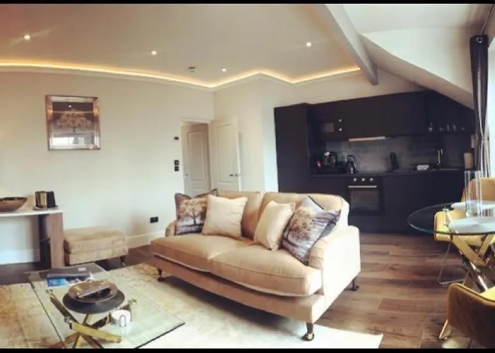 Bijou Boutique Luxury One And Two Bedroom Apartments, Central Location,Parking