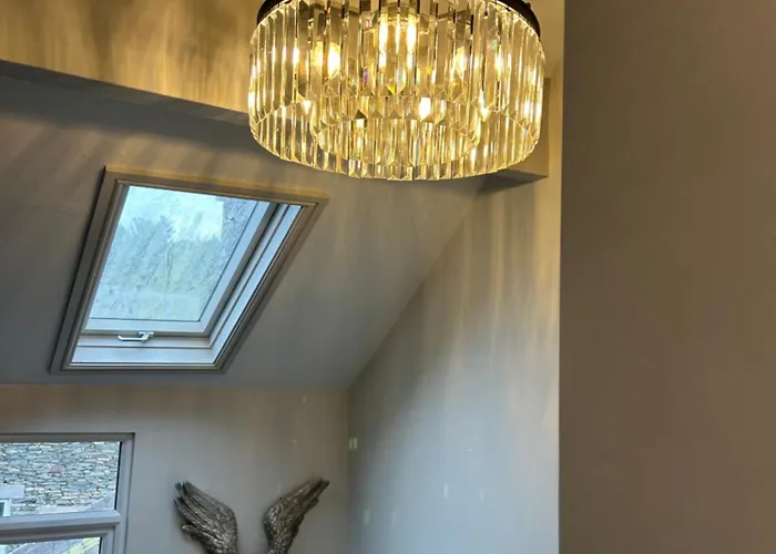 Bijou Boutique Luxury One And Two Bedroom Apartments, Central Location,Parking