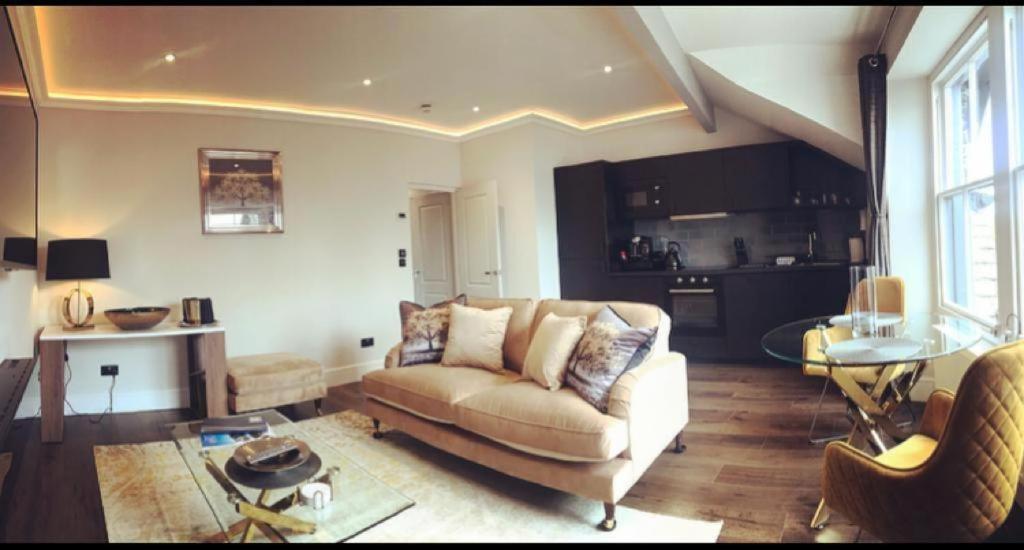 Apartment Bijou Boutique Luxury One And Two Bedroom Apartments, Location,parking *