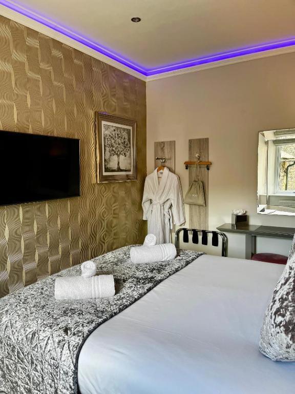 Bijou Boutique Luxury One And Two Bedroom Apartments, Location,parking Apartment
