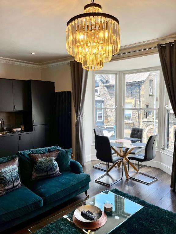 Apartment Bijou Boutique Luxury One And Two Bedroom Apartments, Location,parking